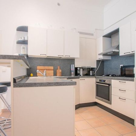 Spacious 2-Bedroom In The Centre Of Ментона Экстерьер фото