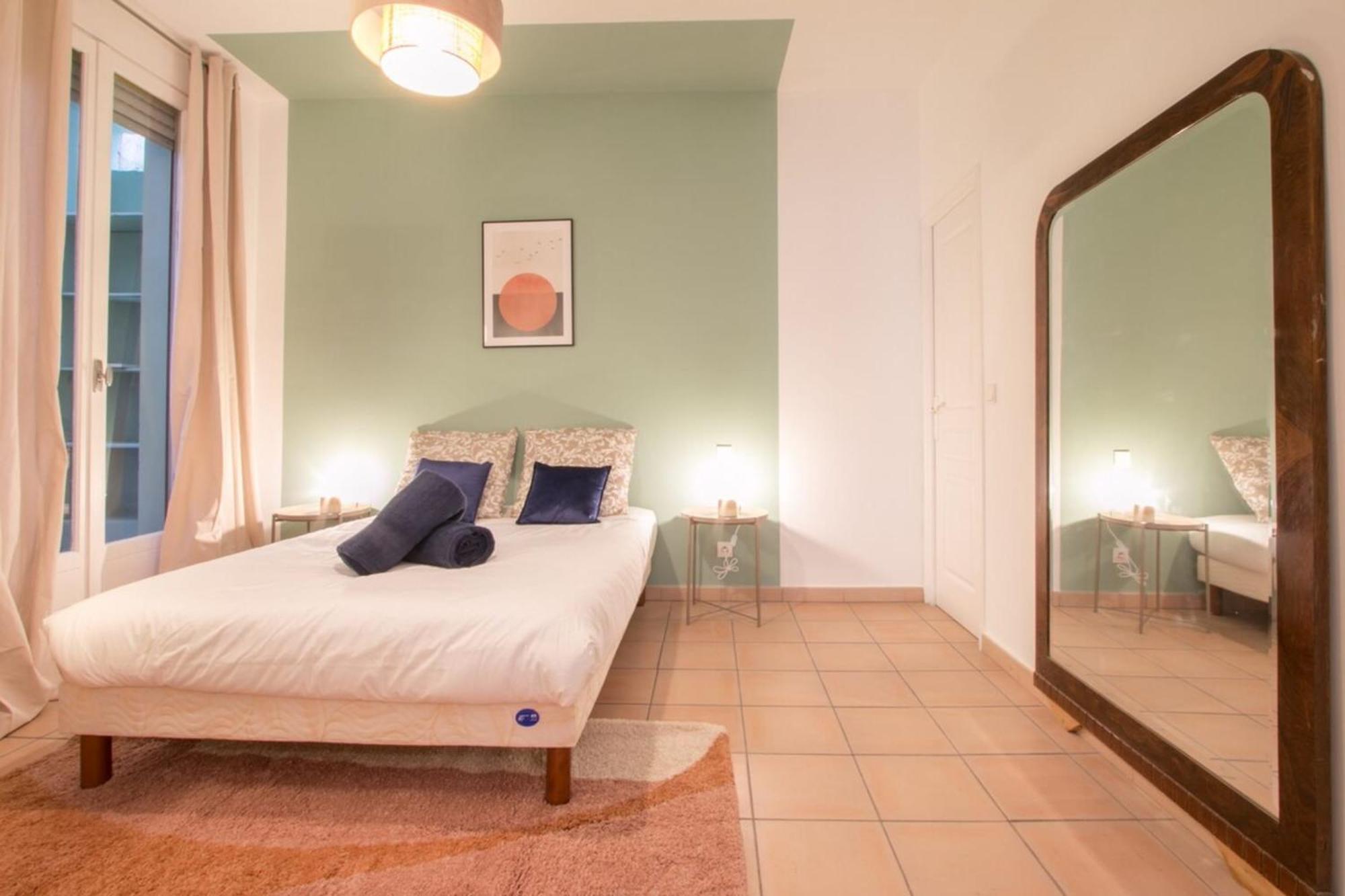 Spacious 2-Bedroom In The Centre Of Ментона Экстерьер фото